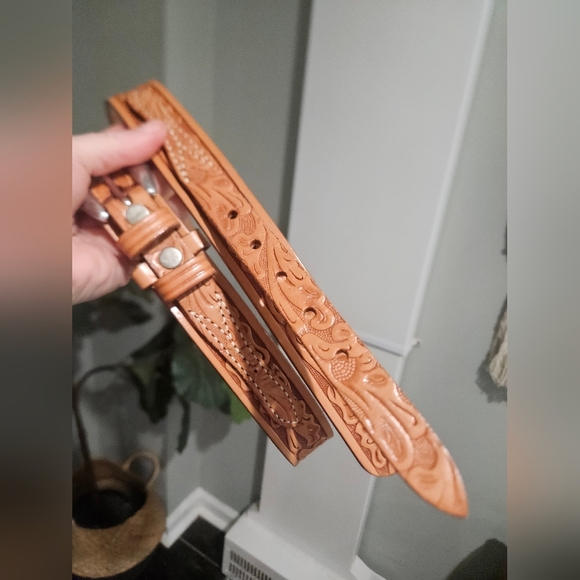 Vintage Looper Tooled Leather Western Belt Brown Engraved Buckle Size 34 Unisex. main image 5